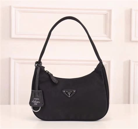 prada bolsas mujer|precio de la bolsa prada.